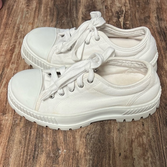 Torrid Chunky Lug sole Lace Up Canvas Sneakers, white, size 7.5WW - Picture 3 of 10